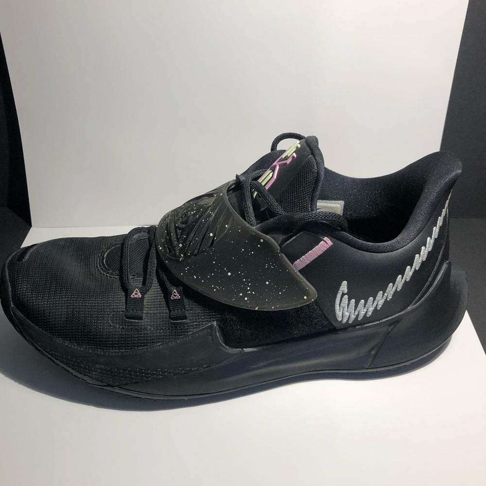 Nike Kyrie 3s (11.5) Near perfect condition - Picture 6 of 13